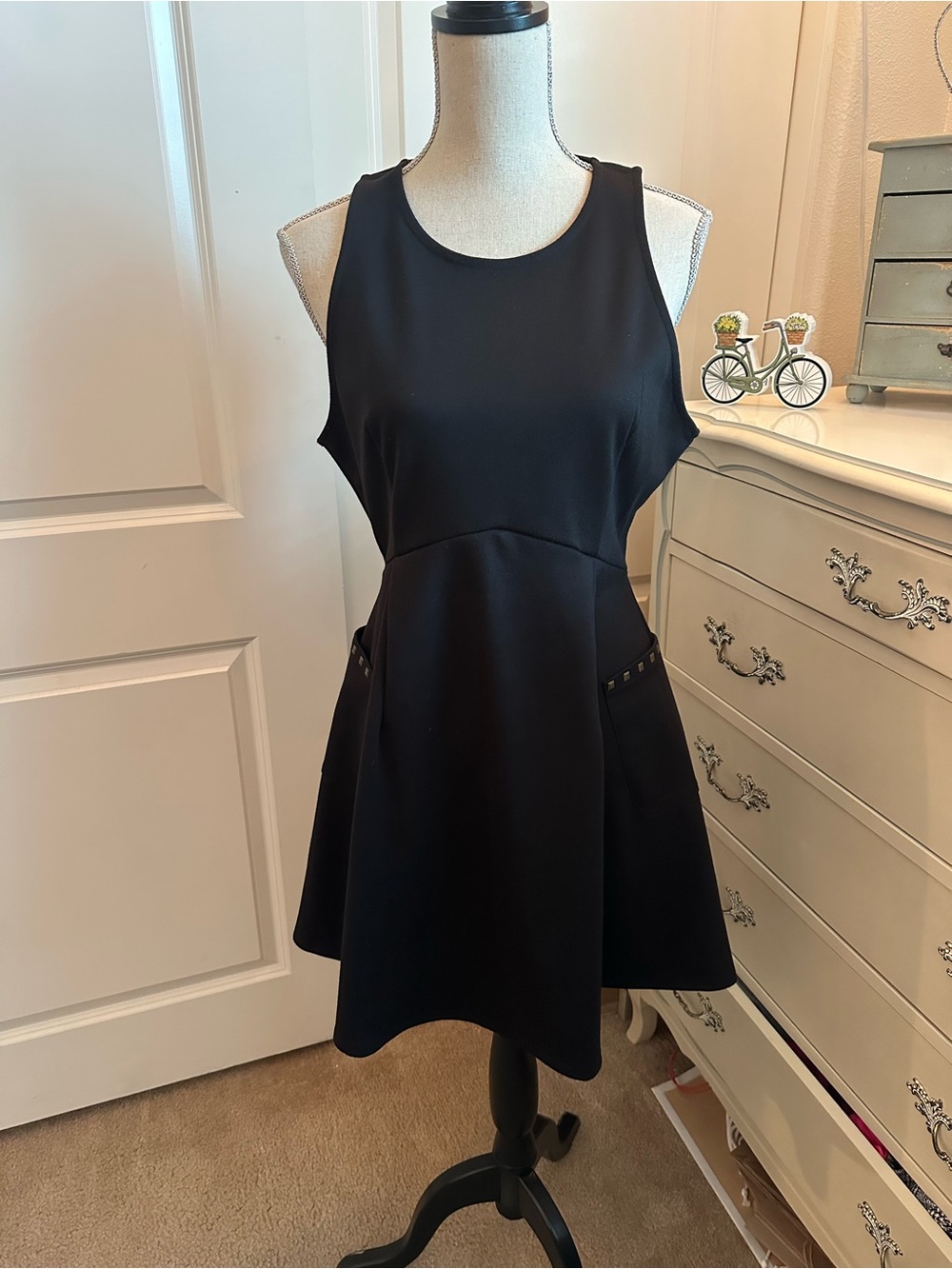 Forever 21 Black Sleeveless Fit & Flare Dress